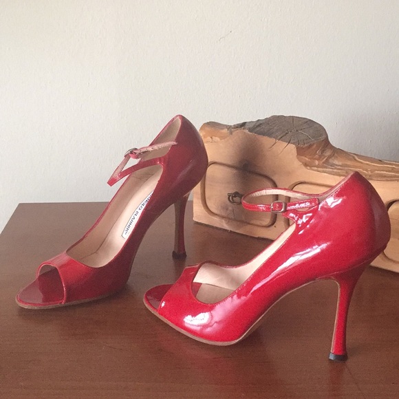 manolo blahnik peep toe pumps